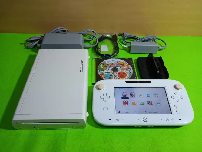 Nintendo Wii U console com Gamepad, base de carregamento, fontes e 2 jogos WiiU oficial