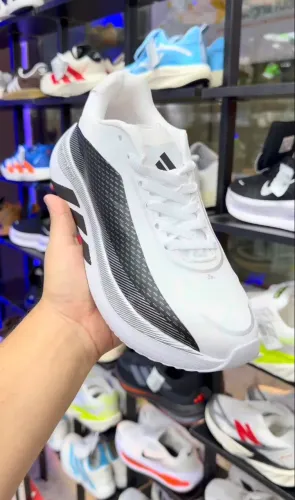 Tênis adidas