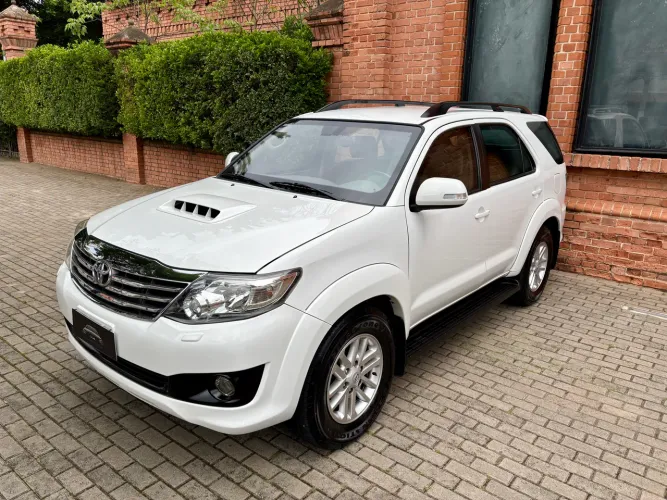 Toyota Hilux SW4 SRV D4-d 4X4 3.0 TDI Dies. AUT 2012