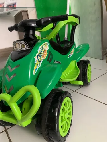 Carrinho de criança semi novo pouco usado por 450,00