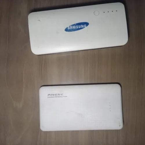 2  power banks da alta qualidade um da samsumg outro da pineng