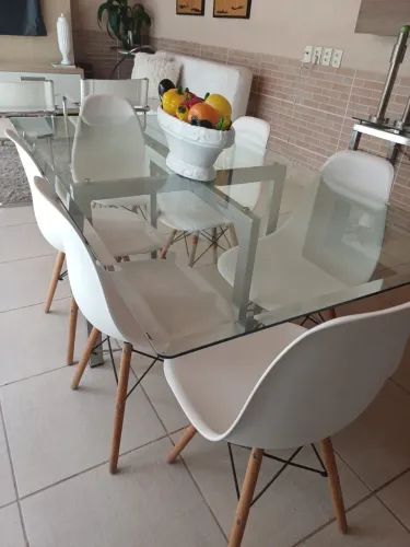 Vendo jogo de mesa com 6 cadeiras