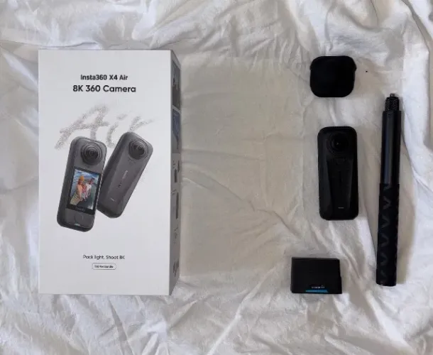 Filmadora Insta360 X4 Air Starter Bundle - NOVA
