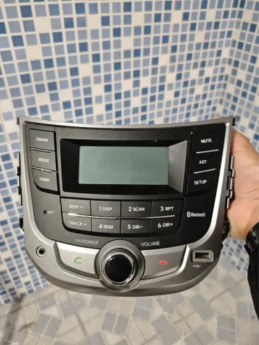 Som original retirado de um Hyundai HB20 ano 2014. Serve pra outros carros também.