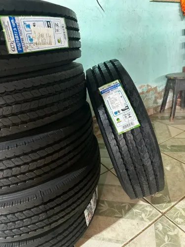 Vende-se pneus novos nunca usado