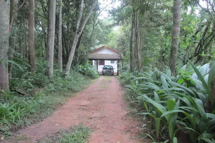Chácara para venda com área de 14307m² com três casas e um lago Quarta Divisão - Ribeirão 