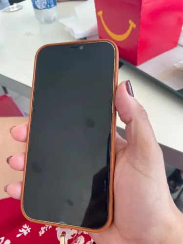iPhone 12 Pro Max dourado
