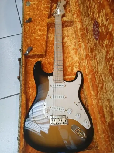 Fender Stratocaster American Deluxe 50th Anniversary (2004)