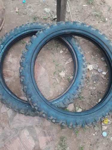 Pneu p lama de moto R$200