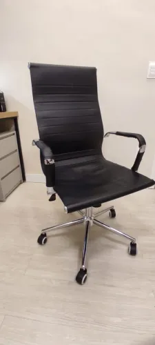 Cadeira de Escritório Diretor Giratória New Best Preta
