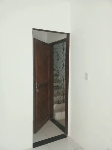 Alugo Casa Primeiro Andar, Bairro Mangueira