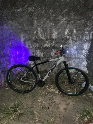 Bicicleta aro 29 , ( já entrego com todos acessórios q estão nela !!!!