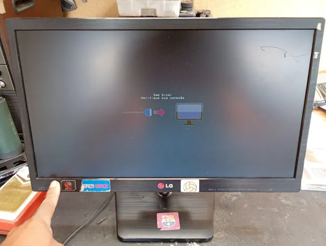 Monitor LCD LG 20EN33 ler descrição