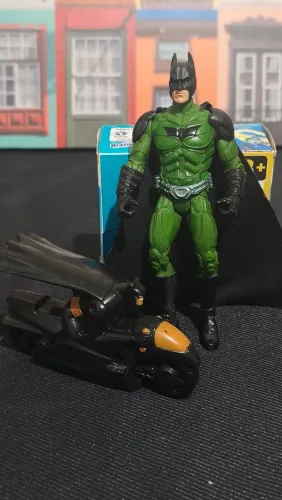 Kit Batman: Figura, Moto e Quebra Cabeça