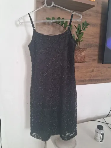 Vestido tubinho preto com brilho de festa