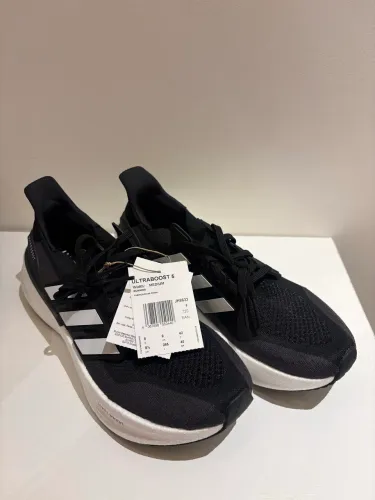 Tênis Ultra boost 5 Adidas