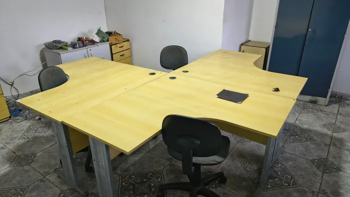 vendo conjunto de mesas e armários