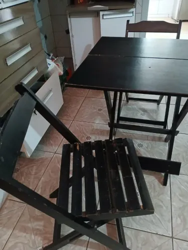 1 mesa e 2 cadeiras