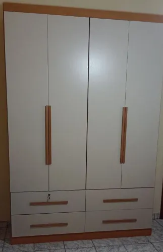 Guarda roupa novíssimo 