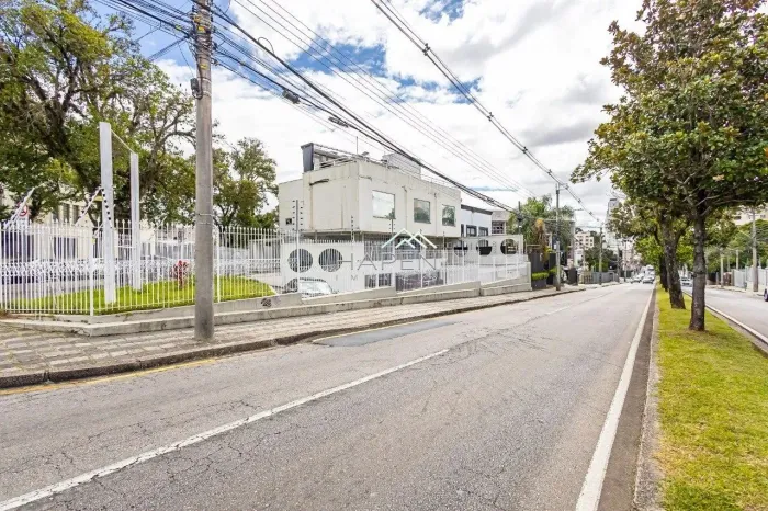 Prédio comercial no São Francisco