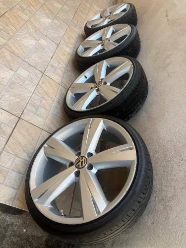 Aro 20 5x100 pneus praticamente novos