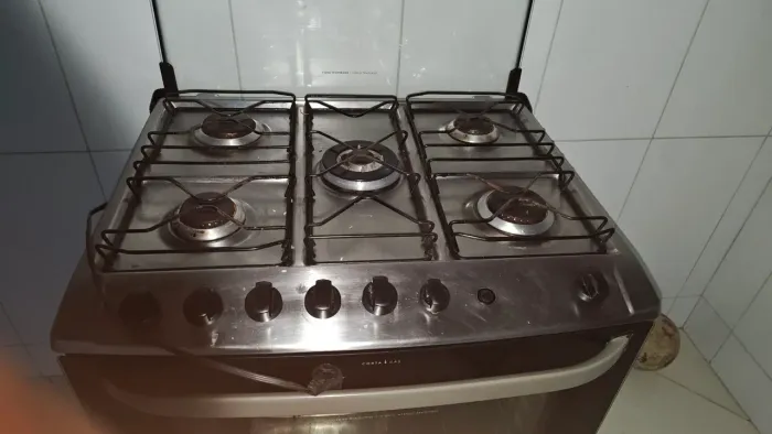 Vendo fogão Eletrolux 5 bocas