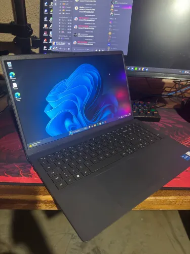 Dell Inspiron 3520