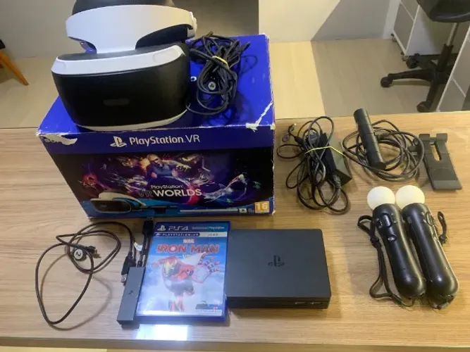 PlayStation VR1 Completo + Acessórios + Jogo Iron Man VR (Óculos c/ Defeito)