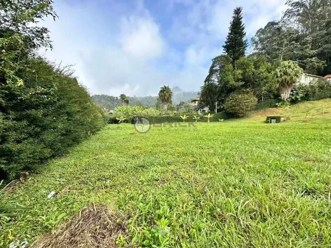 Terreno independente com excelente topografia à venda, 4.036 m² em Pimenteiras - Teresópol