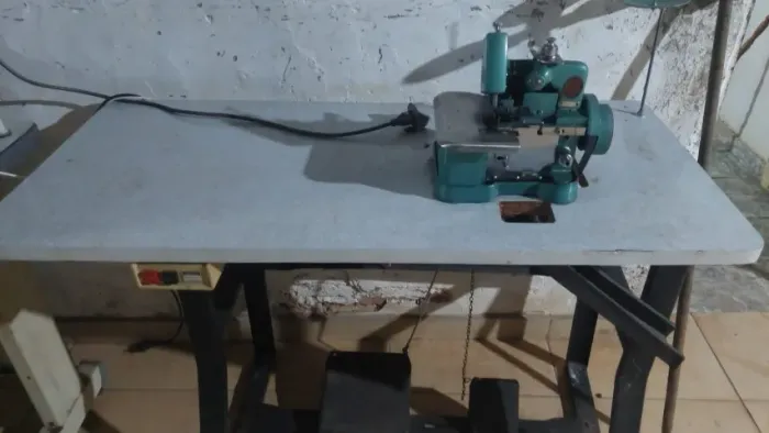 Maquina de costura - RETA INDUSTRIAL e OVERLOK