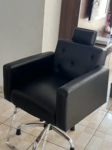 (BARATO DEMAIS)CADEIRA PARA BARBEIRO OU CABELELEIRO
