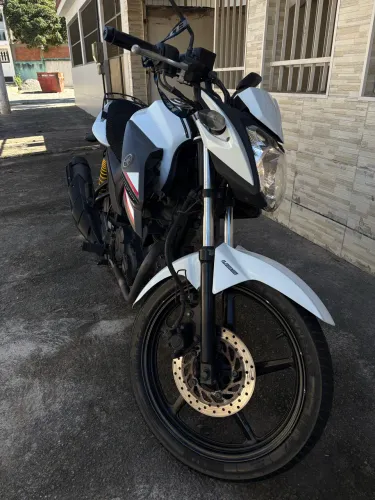Fazer 150 SED 2017. Baixíssima quilometragem para o ano, pegar e andar.