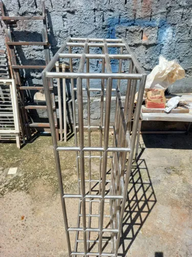Grade de inox. $150