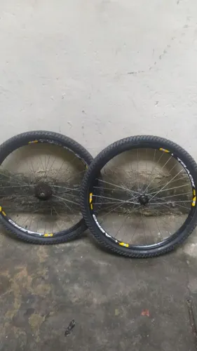 Par de pneus aro 29 novos