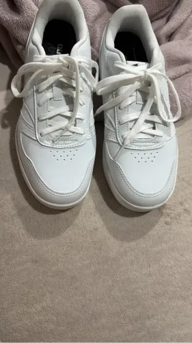 Tênis Mizuno novo