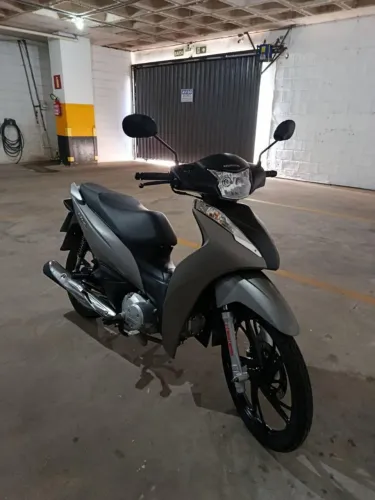 Honda Biz 125 EX 2024/2024 Com apenas 2.800 Km rodados.