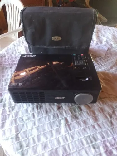 Projetor Acer com controle