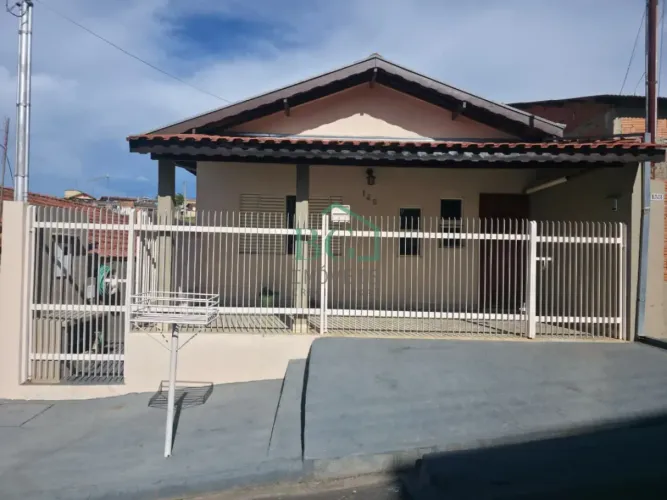 Excelente casa á venda no bairro Parque São Sebastião em Poços de Caldas MG.
