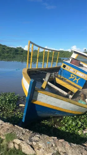 Barco de pesca colônia z9 todo regularizado documentação licenciamento em dia 