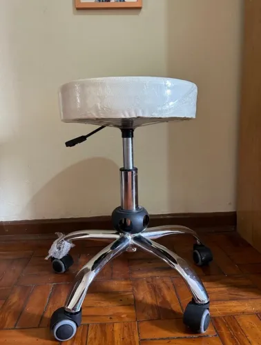 Cadeira Mocho para dentista e estetica