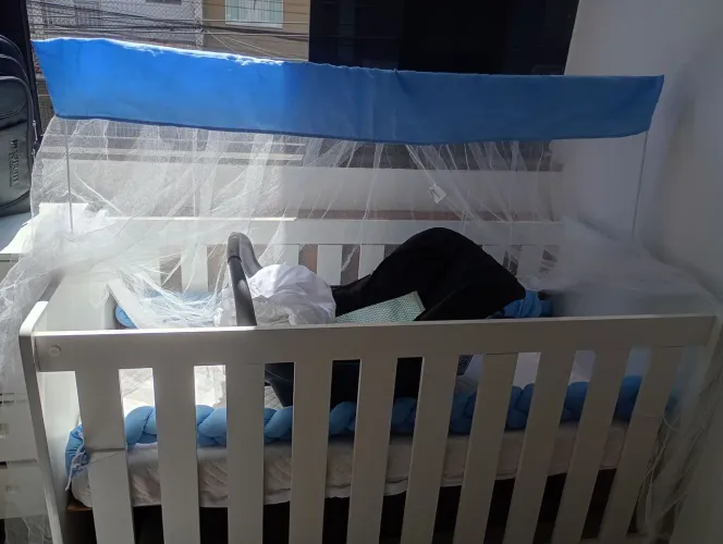 Berço completo com bebê conforto - ótimo estado.