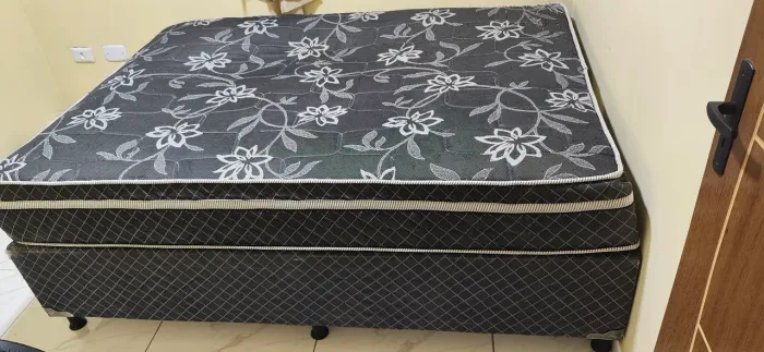 Cama Queen Size (colchão de molas + Base)