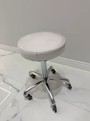 Mocho/ cadeira para estética