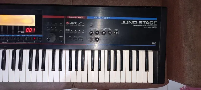 Teclado sintetizador Roland Juno-Stage 