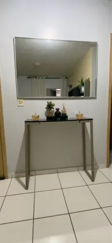 Conjunto Completo: Aparador Moderno + Espelho Grande com Moldura de Alumínio