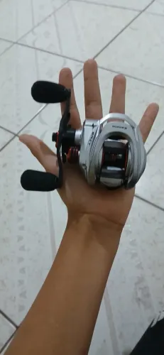 Carretilha Kawana Aventador. Obs: sem a trava da manivela. drag de 7kg, cabe 110m de 0,33