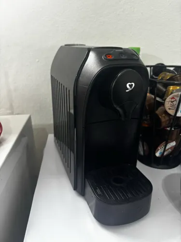Vendo cafeteira Três Corações ?