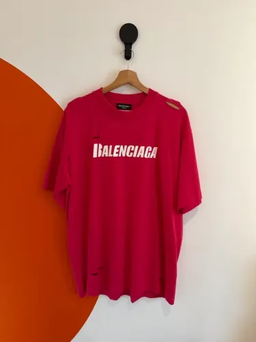     Camiseta Balenciaga Oversized Destroyed Pink