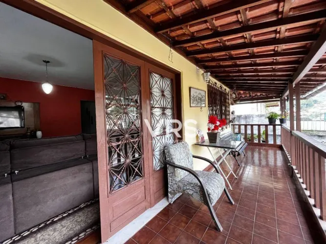 Propriedade com 03 casas sendo a casa principal com 3 dormitórios à venda, 393 m² por R$ 8