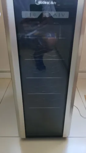  Adega Climatizada Midea Liva (modelo de 12 garrafas,